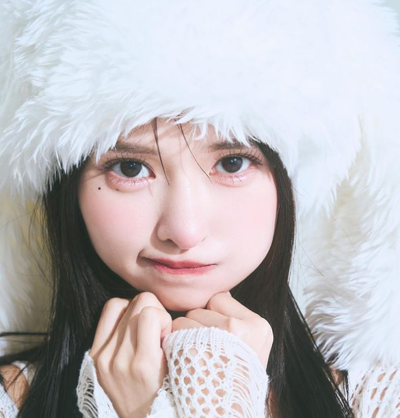 ふわふわな白い帽子が良く似合う藤咲凪さん